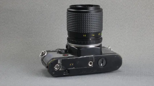 Пленочный фотоаппарат Yashica FX-D Quartz + объектив Sakar 35-70mm/3.5-4.5 MC Ф52мм Вживане Недорого