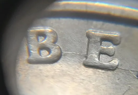 Купити (4789) 1 гривня 2012 розколи у слові "ВЕЛИКИЙ" на реверсі + зминання (1 гривна 2012 брак)