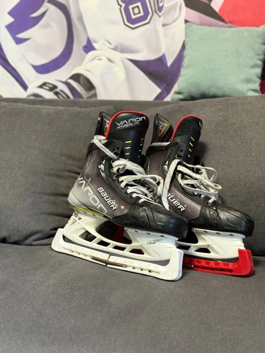 Ковзани Bauer Vapor HyperLite 9.5 Fit2 — в гарному стані Торговий майданчик