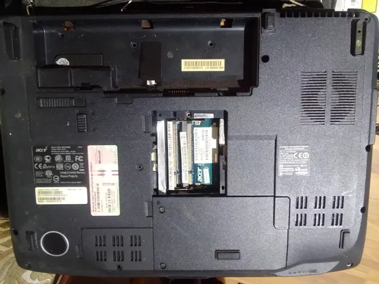 ноутбук acer5530 включається без зображення.без озу зарядного і ндд З аукціону