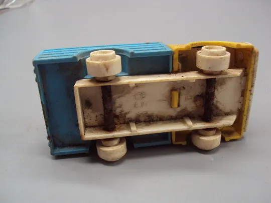 Модель машинка грузовик ДЗИ игрушка автомобиль ссср донецкая фабрика игрушек 5,1х10,3 см №15597 На торгах