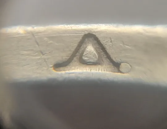 (7486) 1 гривня 2001 викрошка у букві "Д" слова "ОДНА" на гурті (1 гривна 2001 брак) Ціна