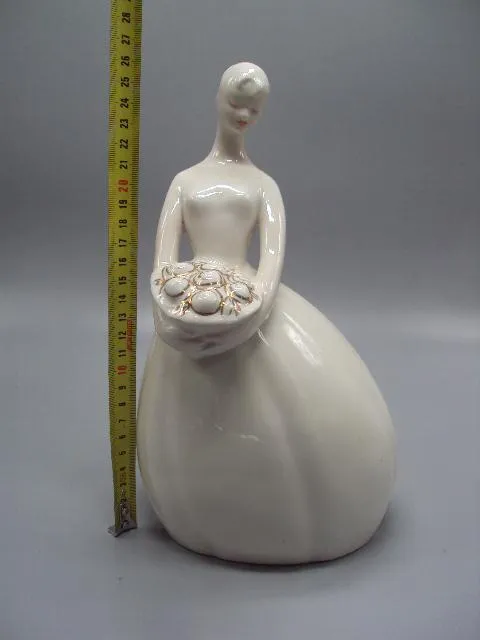 Купити Фигура фарфор статуэтка Городница девушка невеста с букетом или дебют высота 25,8 см №14094