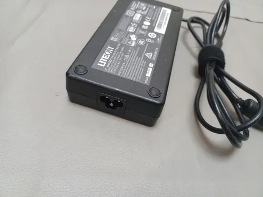 0957 адаптер живлення LITEON PA-1171-72 20V 8.5A  НІМЕЧЧИНА З аукціону