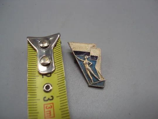 Знак спорт ссср спартакиада флаг ЛЭ ЛенЭмальер женщина девушка держит флаг №17847 Ціна