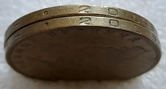 (1266) 1 гривня 2006 різновиди викрошок у цифрі "2" слова "2006" на гурті - 2 монети одним лотом (1 гривна 2006 брак) Ціна