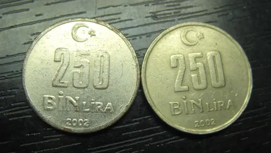 Купити 250000 лір Туреччина 2002 (два різновиди) велика та мала ТС на гурті