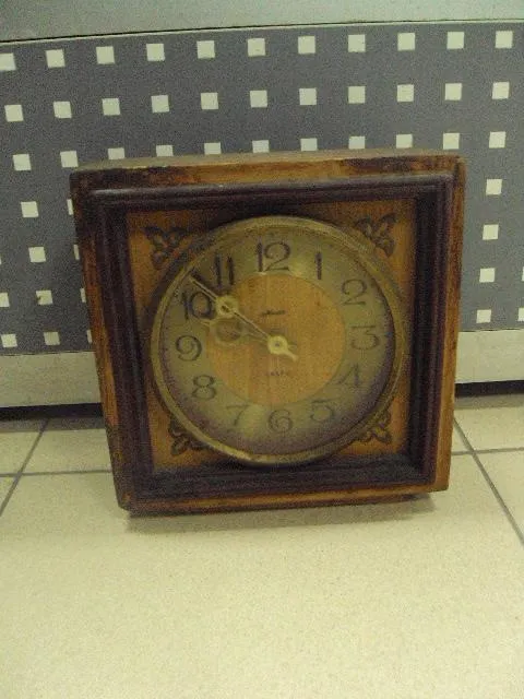 Часы настольные маяк кварц 20 см №611 Ціна