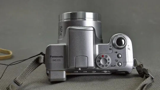 цифровой фотоаппарат 5.0Mpix Panasonic DMC-FZ5 + LEICA DC-Vario Elmarit Mega IOS lens x12 Де купити