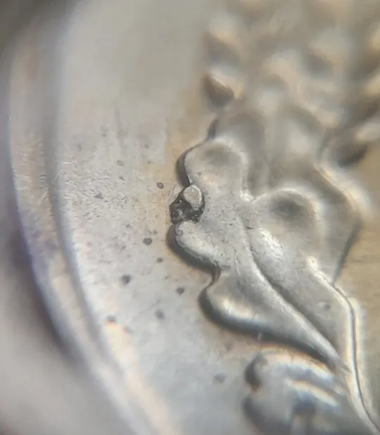 (7011) 10 копійок 2019 різновид викрошок і розколів на аверсі (10 копеек 2019 брак) Продаж