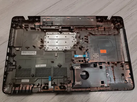 Нижня частина (піддон) для ноутбука Toshiba Satellite C675 C670 з сервісними кришками Ціна