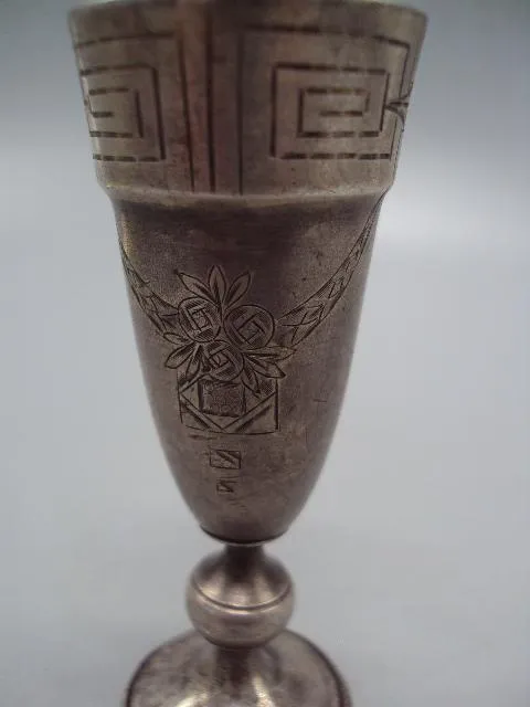 Рюмка стопка резьба узор цветы розы серебро 84 проба клеймо голова А вес 27,15 г размер 8х3 см №233 Продаж