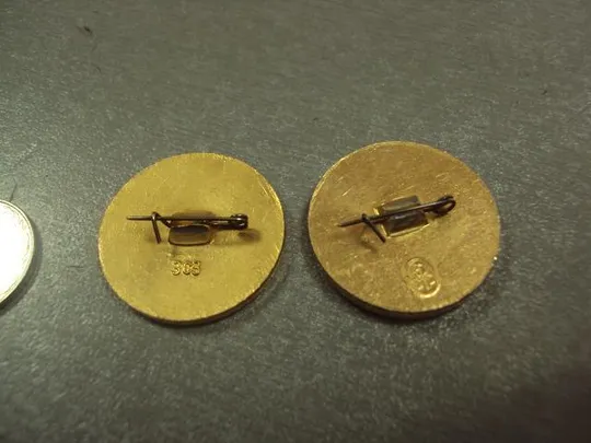 Купити знак судья третьей категории красный крест и красный полумесяц лот 2 шт №6717