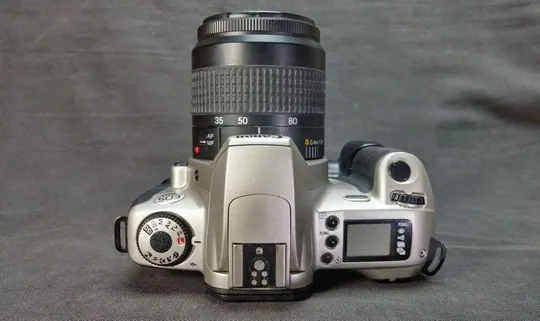 Canon EOS 300 + Батарейная ручка Canon BP-200 + Canon EF 35-80/4-5.6 Ф52mm + вспышка Promaster 2500E Вживане З аукціону