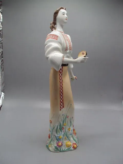 Фигура фарфор статуэтка Румыния JRJS CLUJ девушка с бабочкой и цветами высота 41 см №65 Інтернет-аукціон