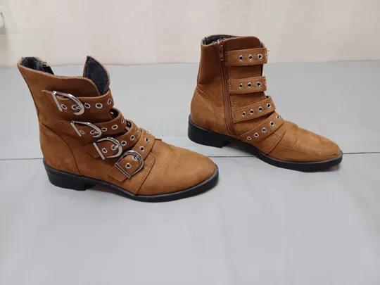 Купити 9837 Ковбойські/байкерські черевики до щиколотки, уживані розмір 38
