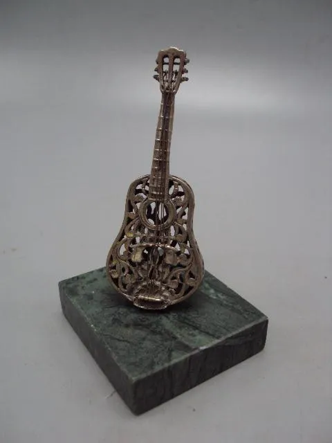 Фигура на подставке статуэтка музыкальный инструмент гитара ажурная серебро 800 проба вес 127 г №16 Ціна