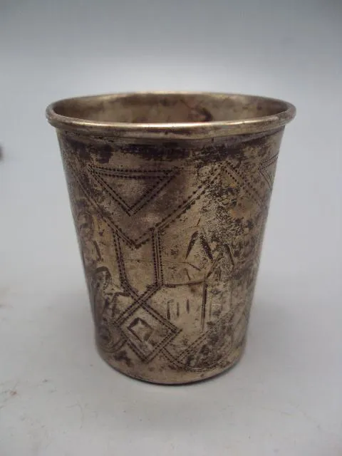 Рюмка стакан узор архитектура и цветы серебро 84 проба клеймо ИЕ3 вес 39,04 г размер 5,8х5 см №14327 Ціна