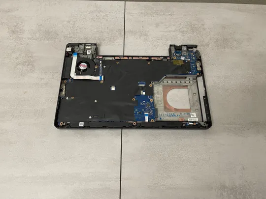 Dell Latitude E5540, нижня частина корпусу + материнська плата, не робоча, динаміки, вентилятор, шлейфи та інше Ціна