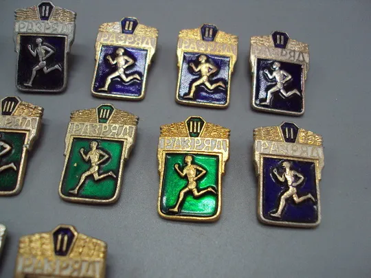 Знак спорт 2 и 3 разряд бег бегун забег спортсмен марафон легкая атлетика ссср лот 10 шт №17711 Продаж