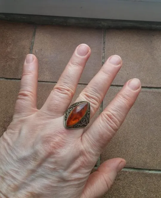 Кольцо перстень советский мельхиор скань с янтарём бижутерия р19 каблучка бурштин 4г Вживане Недорого
