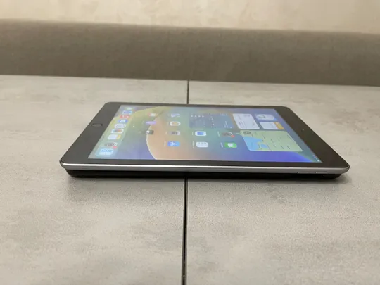 Планшет Apple iPad A1822 MP2F2LL/A (5 Gen., 2017), 9.7&quot;, Apple A9, 2GB, 32GB, Wi-Fi Де купити