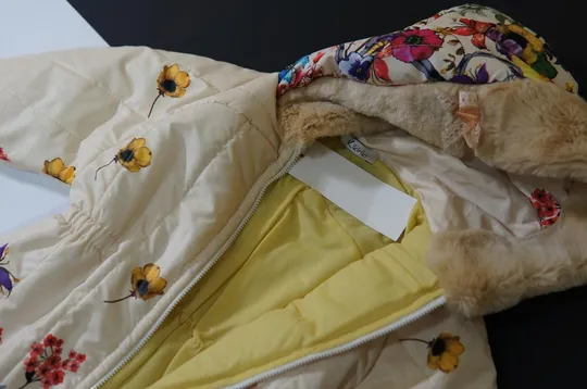 новый детский комбинезон для девочки бежевый цвет, с цветочками №756 З аукціону