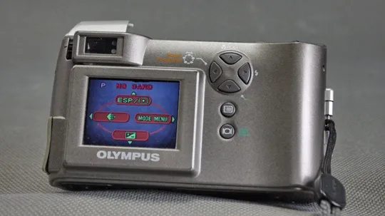 Цифровой фотоаппарат 3.0Mpix Olympus Camedia D-550 + EQ 36-100мм Zoom lens x2.8 Вживане З аукціону