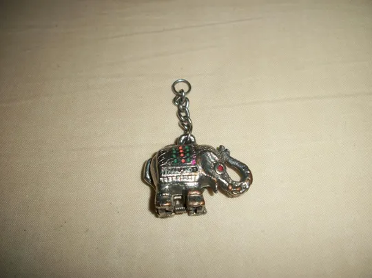 Купити 1. Брелок Таиланд Слоненок , с секретом . 2. Брелок Египет Нифертити . 3. Брелок фиолет , для валют