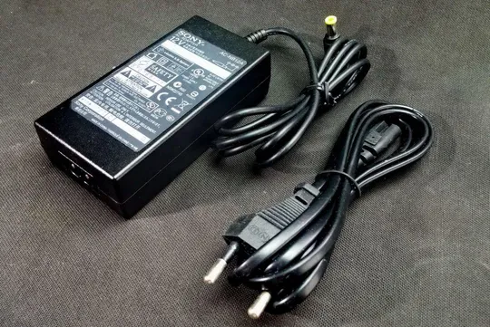 Блок питания Sony AC-NB12A -12.0V -2.50A для ноутбуков и видеокамер Вживане Продаж