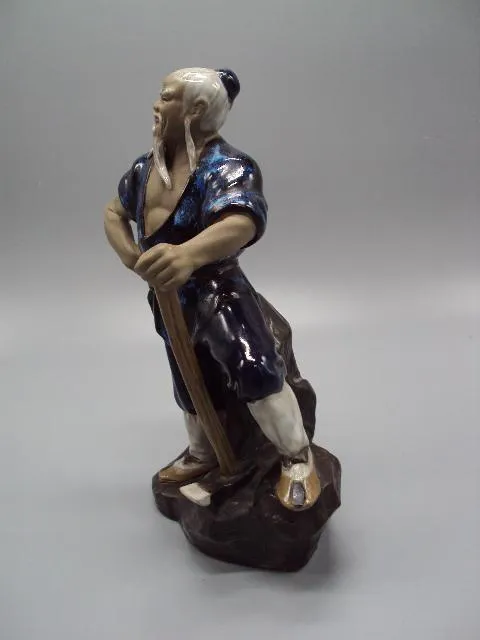 Фигура керамика статуэтка Китай китаец стоит с киркой высота 22,5 см №13566 Інтернет-аукціон