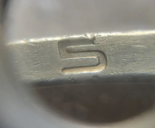 (7908) 1 гривня 2005 викрошки у &quot;2&quot;, &quot;5&quot; слова &quot;2005&quot; та &quot;Д&quot; слова &quot;ОДНА&quot; на гурті (1 гривна 2005 брак) Де купити