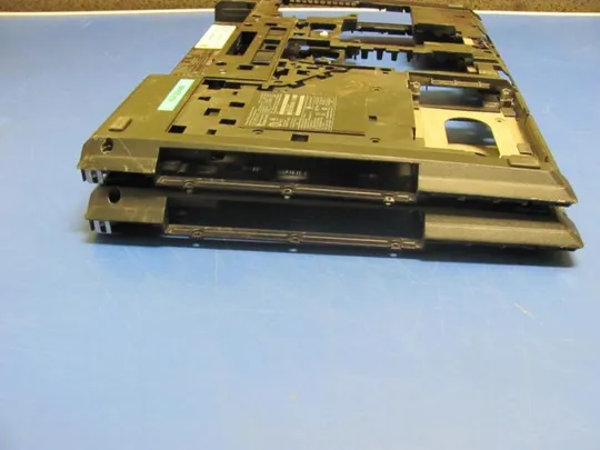 №112-20 Кришка (дно, корито, піддон) корпуса 641182-001 для HP EliteBook 8560P оригінал Де купити