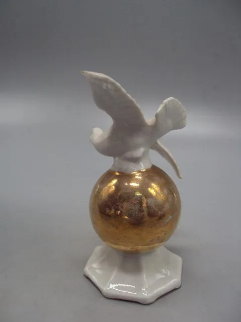 Купити Фигура фарфор статуэтка Германия голубь на шаре птица высота 10,2 см под реставрацию №14258