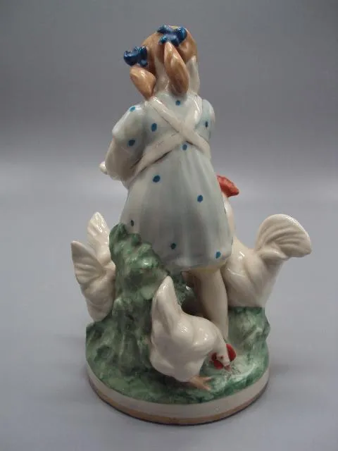 Купити Фигура фарфор статуэтка Минск девочка кормит кур кормящая курей птиц высота 18,5 см №14455