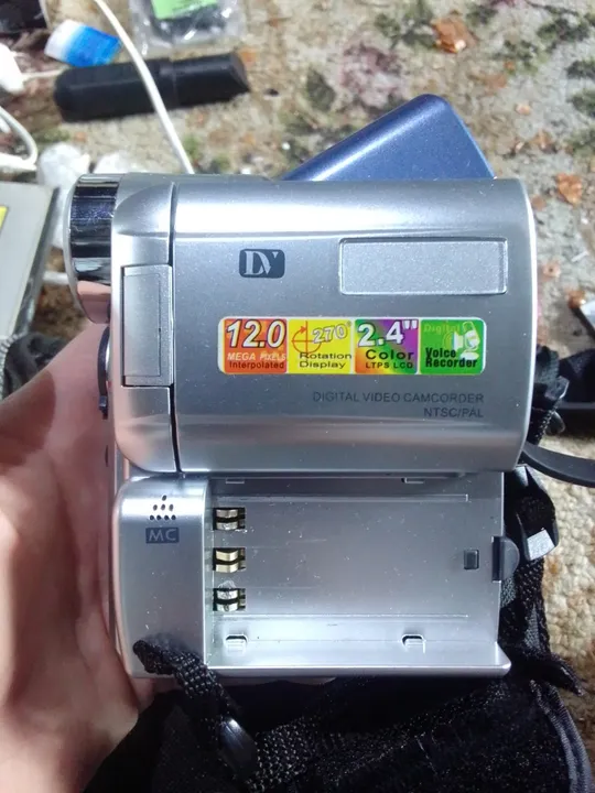 Купити відеокамера.комплект.десь і батерка була.