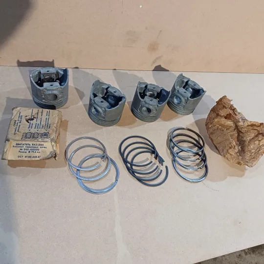 Купити Поршні і кільця ВАЗ 2101-07 79.00 мм.Нові.Оригінал.