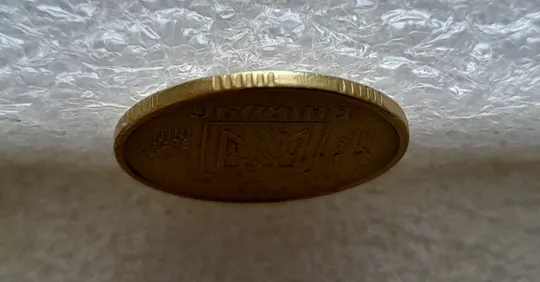 (5923) 25 копійок 1994 1БВк розколи на реверсі між 1 і 2 гр. до "5", у 6 та 8 гр. + царапини штемпеля (25 копеек 1994 1БВк брак, раскол) Недорого