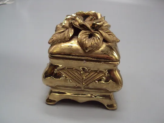 Шкатулка фарфор позолота цветы и листья маленькая размер 8х7,3х7,3 см №18389МЯ Де купити