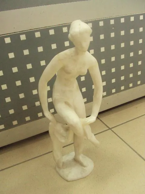 Фигура пластик ню девушка вытирает ноги №287 З аукціону