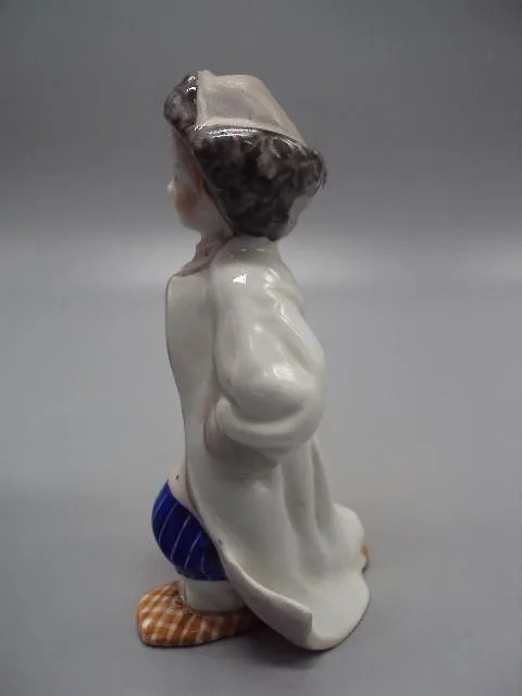 Фигура фарфор статуэтка ЛФЗ мальчик идет Филипок с книгой идущий в школу высота 14 см №14460 Недорого