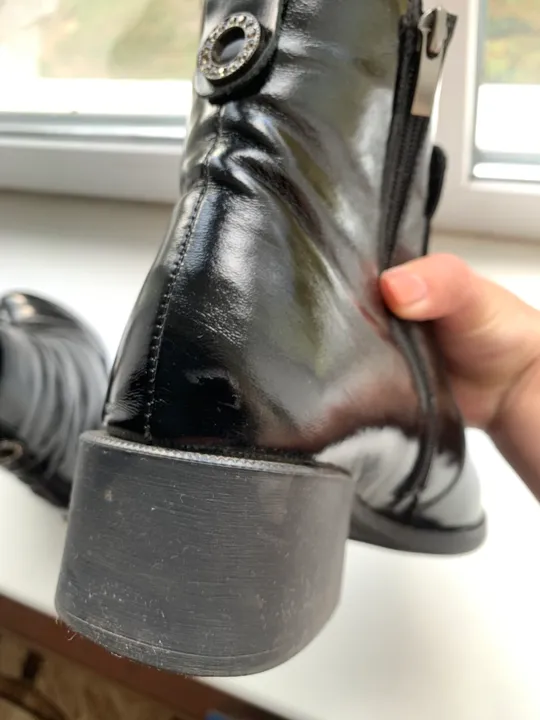 Чобітки шкіряні жіночі лакові Інтернет-аукціон