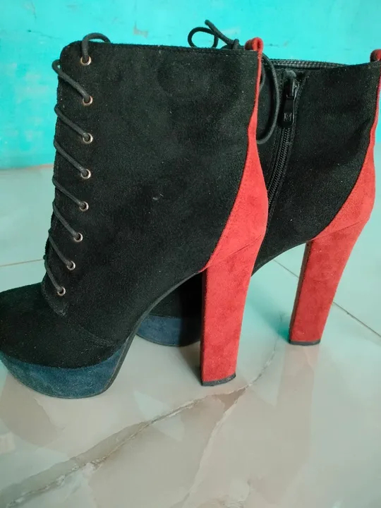 Купити Взуття