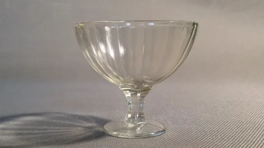 Креманка цукерниця вазочка на ніжці міні прозоре старе радянське скло Вживане З аукціону
