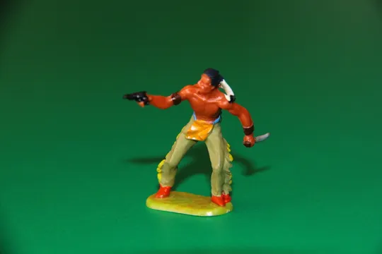 ІНДІАНЕЦЬ З НОЖЕМ ТА ПІСТОЛЕТОМ №6812 4 индеец ELASTOLIN 40мм ФРГ Ціна