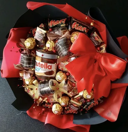 фото, Букет з цукерок Ferrero, Mars, Twix, пасти Nutella в руку солодкий подарунок червоний