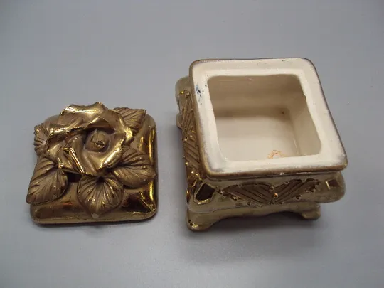 Шкатулка фарфор позолота цветы и листья маленькая размер 8х7,3х7,3 см №18389МЯ Інтернет-аукціон