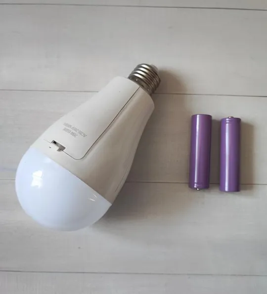 Купити Світлодіодна led-лампочка з акумулятором 20вт, е27, y-3920 / акумуляторна лампочка / аварійна