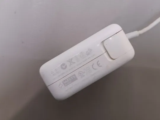 0935с адаптер живлення  APPLE A1436 45W 14.85V 3.05A Де купити