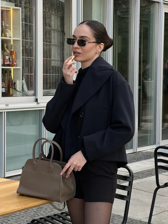 Сумка The Row Soft Margaux 26 Bag in Leather Brown Capucines  99721 Характеристики